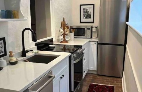 Manayunk Cottage | Charming Trinity Cottage in Manayunk, Steps from Main Street