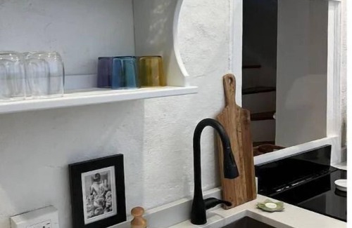 Manayunk Cottage | Charming Trinity Cottage in Manayunk, Steps from Main Street