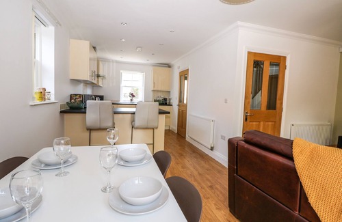 Christchurch Cottage | Trinity Cottage: Pet-Friendly Retreat with Garden in Christchurch