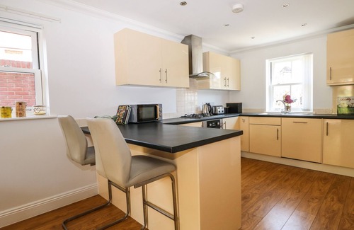 Christchurch Cottage | Trinity Cottage: Pet-Friendly Retreat with Garden in Christchurch