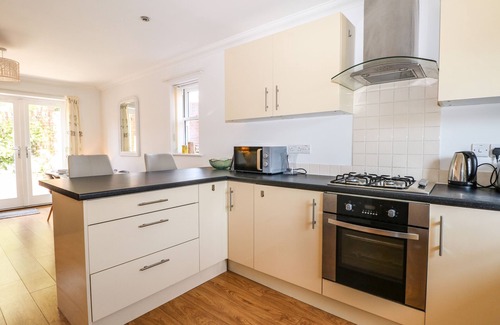 Christchurch Cottage | Trinity Cottage: Pet-Friendly Retreat with Garden in Christchurch