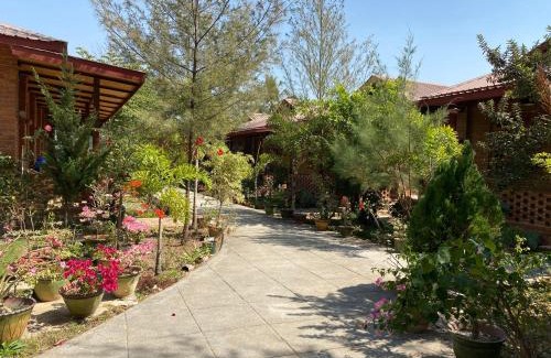 Nyaungshwe Hotel | Family-Friendly Stay at Trinity Inn with Dining & Breakfast