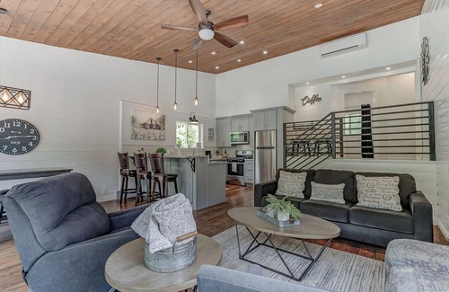 Douglas City House | Trinity River Modern Farmhouse: Private Boat Launch & Fire Pit