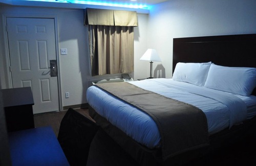 Cedar Crest Hotel | Cozy Trinity Suites in Downtown Dallas with Breakfast Included