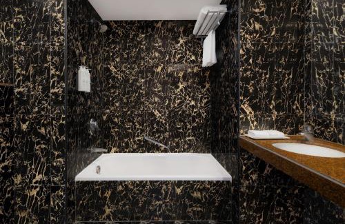 Phase 2 Hotel | Trinity Hotel Bengaluru: Guest Rated 9/10 with Pool & Spa