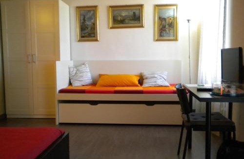 Zona LIII Tomba di Nerone Bed & Breakfast | Cozy Trionfale Rooms: Pet-Friendly with Kitchen Access