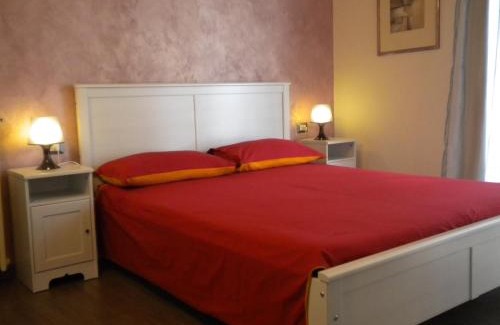 Zona LIII Tomba di Nerone Bed & Breakfast | Cozy Trionfale Rooms: Pet-Friendly with Kitchen Access
