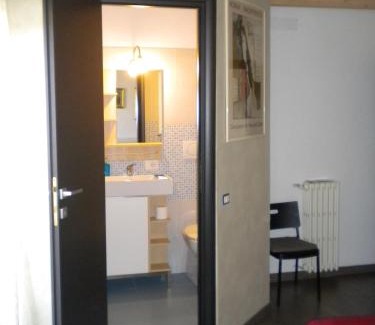 Zona LIII Tomba di Nerone Bed & Breakfast | Cozy Trionfale Rooms: Pet-Friendly with Kitchen Access