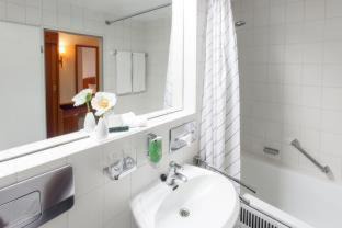 Weisenau Hotel | Guest Rated: Trip Inn Bristol Hotel Mainz with Family Amenities