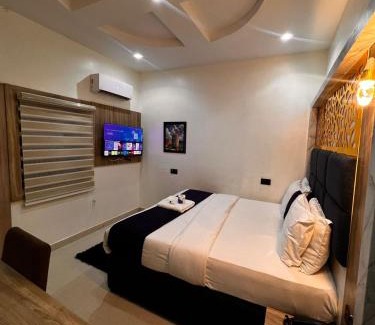 Okpanam Hotel | Triple J Universal Hotel and Suites