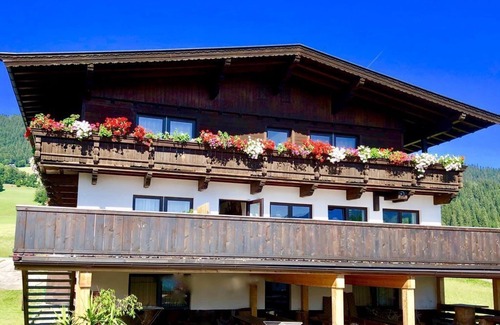 Hopfgarten im Brixental Cottage | Cozy Triple Room with Ocean View at Pension Heidelberg