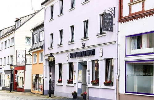 Kirchberg House | Comfortable Triple Room at Hotel Weber am Markt