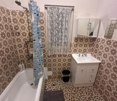 Earlwood House | Triple Room in Great Earlwood Location Perfect for Travellers - EW4