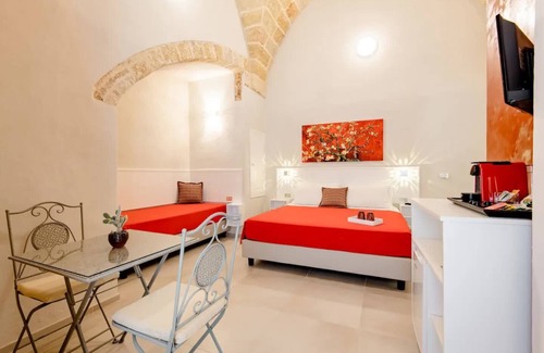 Tuglie Bed & Breakfast | Cozy Triple Room at Nine Crosses with Pool & Spa Access
