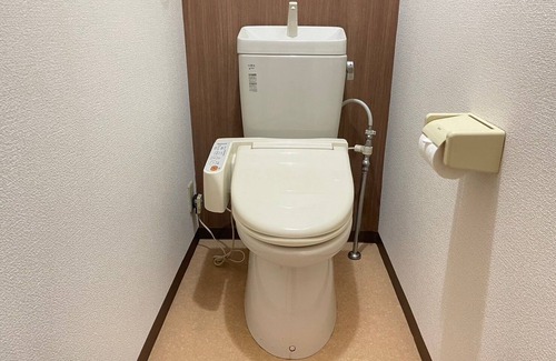 Namba Apartment | Inviting Triple Room in Osaka with Breakfast & Family Amenities
