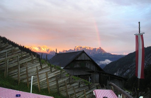Russbach am Pass Gschuett Apartment | Cozy Triple Room with Kitchen and Breakfast at Haus Elisabeth