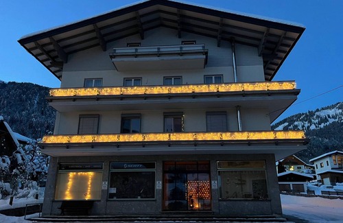Russbach am Pass Gschuett Apartment | Cozy Triple Room with Kitchen and Breakfast at Haus Elisabeth