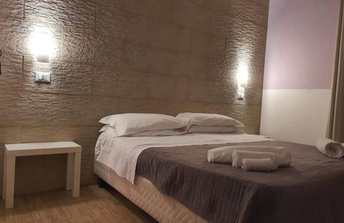 Corso dei Mille - Sant'Erasmo House | Inviting Triple Room Overlooking Palermo Central Station