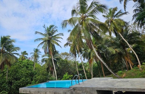 Mallawapitiya Villa | Cozy Triple Room with Balcony at The Hideaway Kurunegala