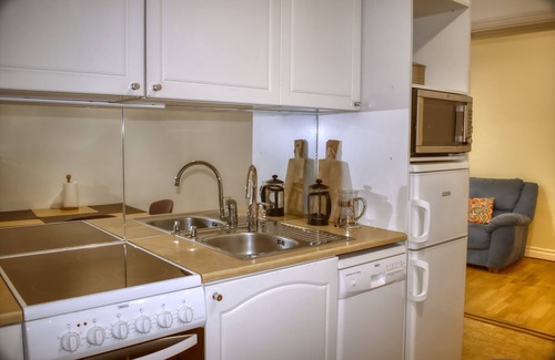 Old Town House | Comfortable Triple Room in Historic Old Town with Amenities