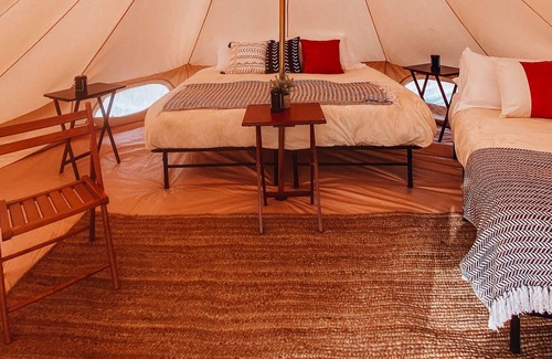 Tropic House | Enchanting Triple Tent Near Red Cliffs with Breakfast