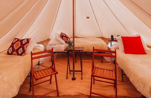 Tropic House | Enchanting Triple Tent Near Red Cliffs with Breakfast