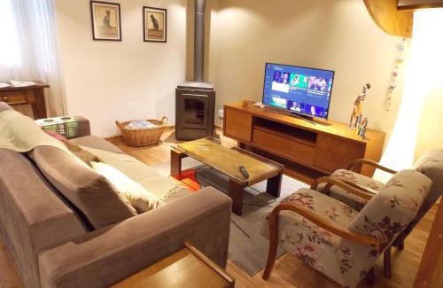 Centro House | Family-Friendly Triplex with Kitchen in Canela - Rated 10/10