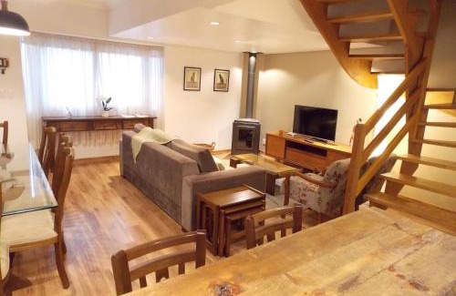 Centro House | Family-Friendly Triplex with Kitchen in Canela - Rated 10/10