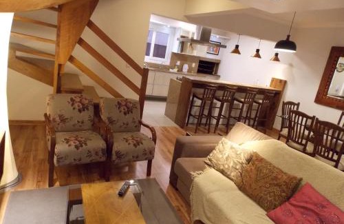 Centro House | Family-Friendly Triplex with Kitchen in Canela - Rated 10/10