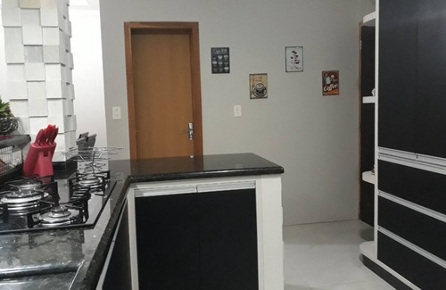Itapoa House | Triplex Aconchego: Family-Friendly Stay with Kitchen & Pets