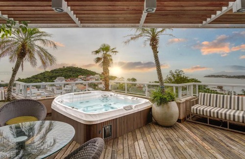Joao Paulo Apartment | Indulge in a Triplex with Hot Tub & Breathtaking Views