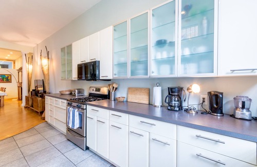 Central Park North House | Family-Friendly Duplex in Harlem with Pool & Spa Access