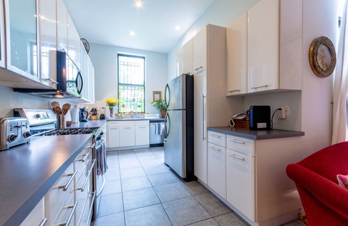 Central Park North House | Family-Friendly Duplex in Harlem with Pool & Spa Access