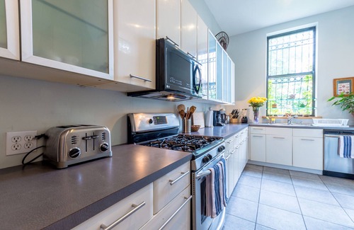 Central Park North House | Family-Friendly Duplex in Harlem with Pool & Spa Access