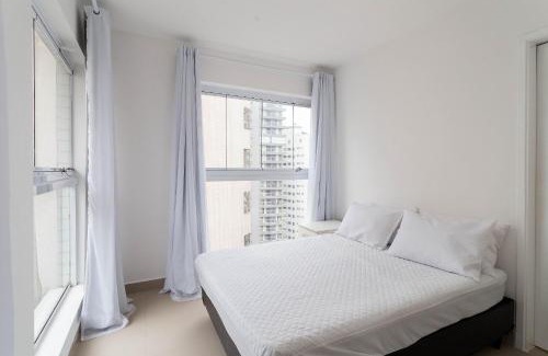 Vila Alzira Apartment | Elegant Triplex with Rooftop Pool in Guarujá