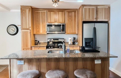 St. Edwards House | Exceptional Triplex Unit Near Downtown with Ocean View