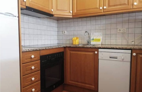 Pla de l'Ermita Apartment | Cozy Apartment Erta 4: Pet-Friendly with Spa Amenities