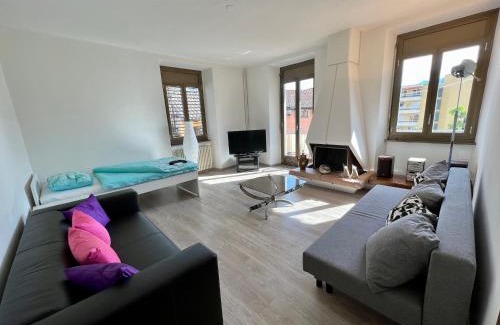 Minusio Apartment | Experience Tripolitania: Oceanfront Stay with Top Amenities