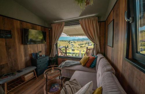 Sirnea Other | Guest Rated 10/10: Tripsylvania Tiny House with Hot Tub