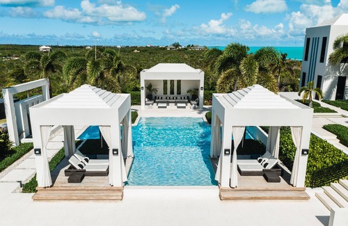 Long Bay Hills Villa | Tranquil Triton Villa: Prime Beachfront with Private Pool