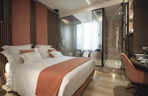 Rione II Trevi Bed & Breakfast | Indulge at Tritone Luxury Suites: 4-Star Excellence & Hot Tub
