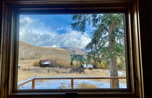 Sun Valley House | Top-Rated Triumph Ranch Farm House: Pet & Kid Friendly Stay