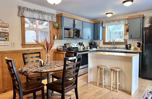 Leavenworth House | Cozy Trobele Cabin near Fish Lake - Perfect for Families