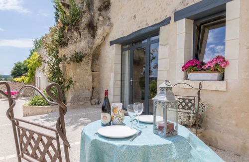 Noizay Cottage | Unique Troglodyte Lodging in Touraine with Spa Amenities