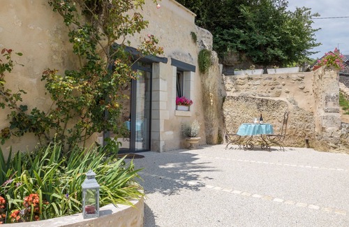 Noizay Cottage | Unique Troglodyte Lodging in Touraine with Spa Amenities