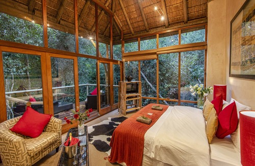 Die Barakke Bed & Breakfast | Relaxing Retreat at Trogon House with Spa and Pool