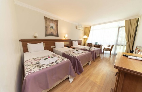 Guzelyali Hotel | Relax at Troia Tusan Hotel: Pool, Spa & Ocean Views