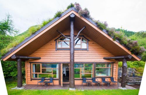 Vanylven House | Guest Rated: Troll Fjordhytter with Oceanfront Hot Tub