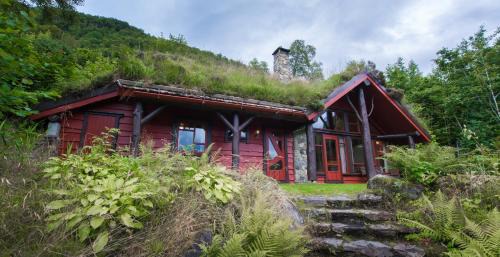 Vanylven House | Guest Rated: Troll Fjordhytter with Oceanfront Hot Tub