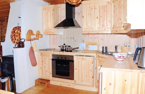 Nord-Fron House | Highly Rated 3 Bedroom Stay in Vinstra with Lake Views
